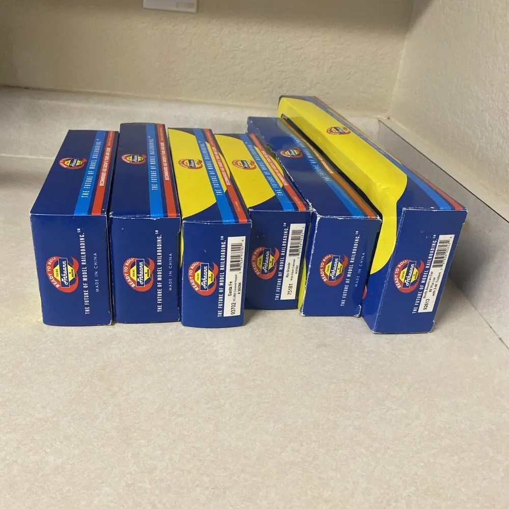 Lot Of 6 Athearn Ready To Roll HO Scale Model Railroad Freight Cars